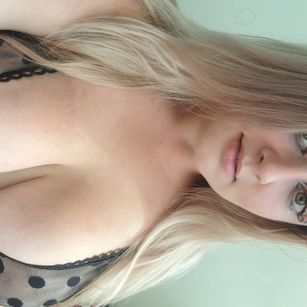 Model - Alisha milf