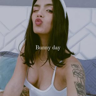 Model - DeuxGold mistress