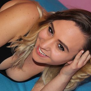 Model - Nicki Cutie 1