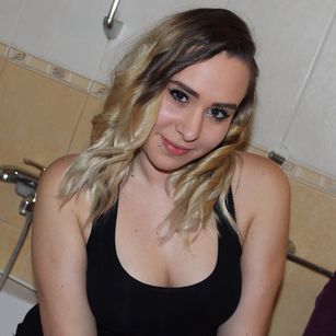 Model - Nicki Cutie 3