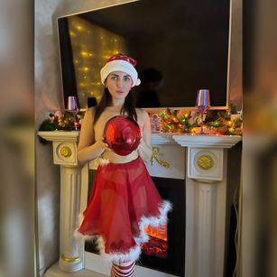 Model - TessaPosh pantyhose