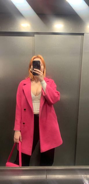 Model - Ella deepthroat