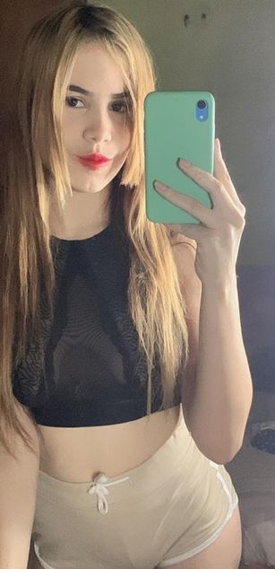 Model - LiroSexy deepthroat