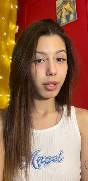 Model - Mina deepthroat