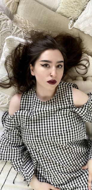 Model - Lily bigboobs