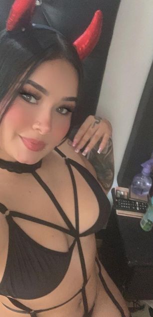 Model - ElizabethANDSara dirty