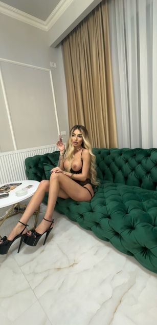 Ariana bigtits Model - Ariana bigtits