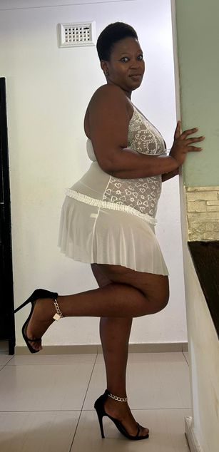 Model - curveyqueen bigass