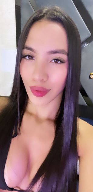 Model - KylieWhite deepthroat