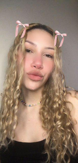 Model - VaneliLove friendly
