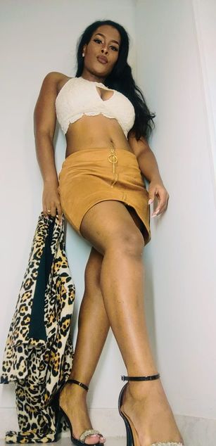 Model - Ashanty D.Brown pussy