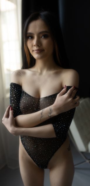 Model - Emma Clarc dildo