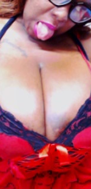 Model - FreakyBoobs blowjob