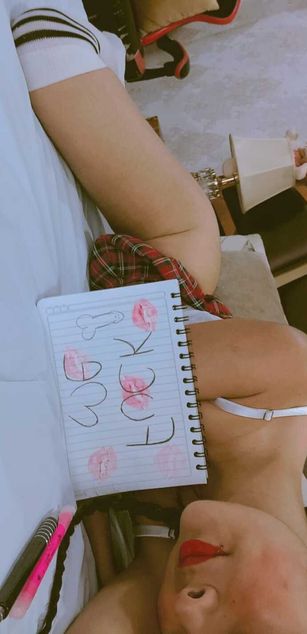 Model - NicoleEsposito deepthroat