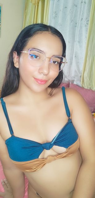 Model - LucyDerby deepthroat