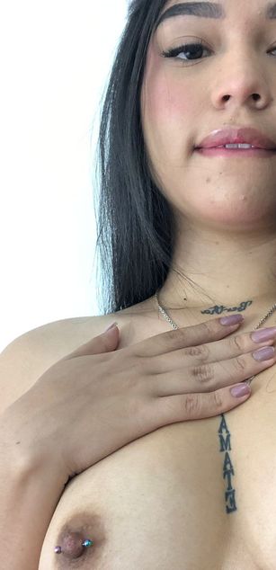 Model - Tamie Larsen deepthroat