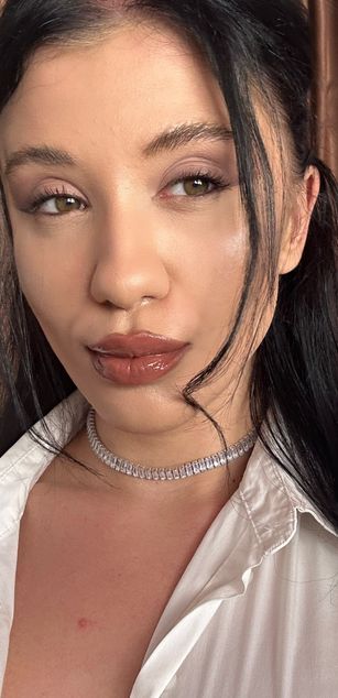 Model - Faylinne Doll roleplay