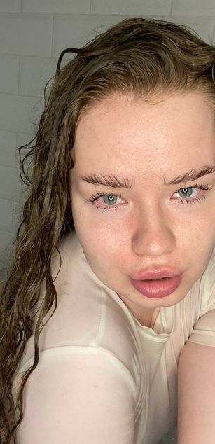 Model - VikiGlem deepthroat