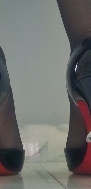 Model - GlamourMiss feet