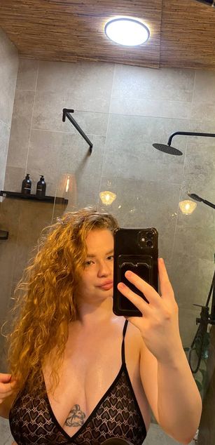 Model - VikiGlem deepthroat