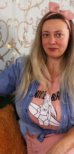 Model - Jessica curvy