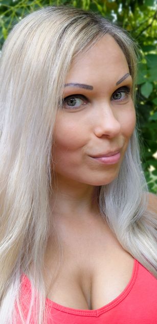 Model - Goddess Barbie Femdom Hottie bigtits