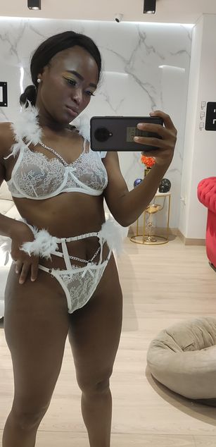 Model - Melanie Williams deepthroat