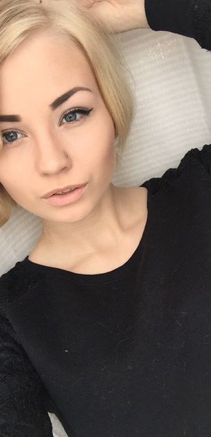 Model - Paris Blond 2