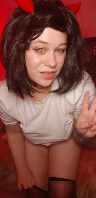 Model - Nessa Greyrat deepthroat