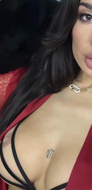 FoxieJullia squirt Model - FoxieJullia squirt
