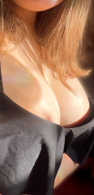 Model - Emeralda deepthroat