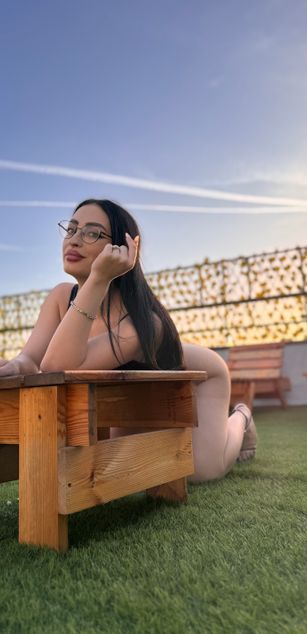 Model - VictoriaLane deepthroat