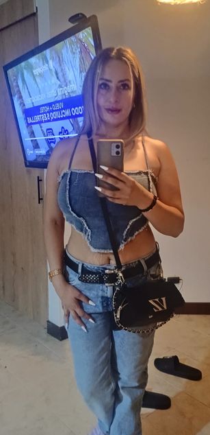 CarolinaLatin COLOMBIAN Model - CarolinaLatin COLOMBIAN