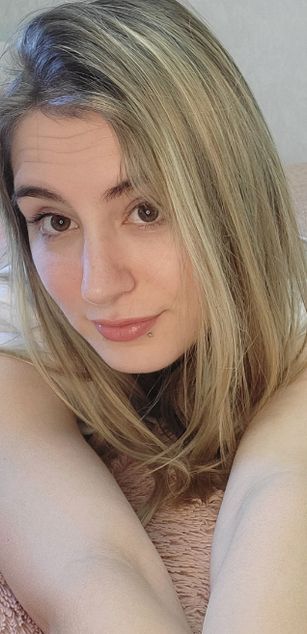 Model - Ommnia young