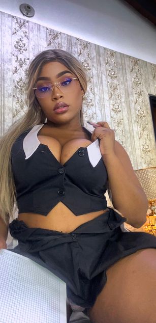 Tianah Glow Ebony Model - Tianah Glow Ebony