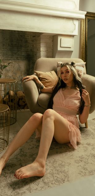 Model - Amanda striptease