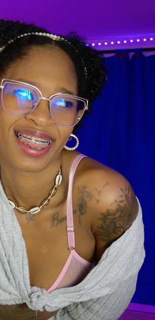 I am Sel striptease Model - I am Sel striptease