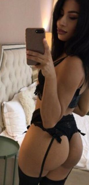 Model - FinDomCardi fetish