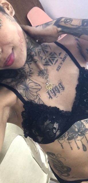 Model - EmilieLake JOI