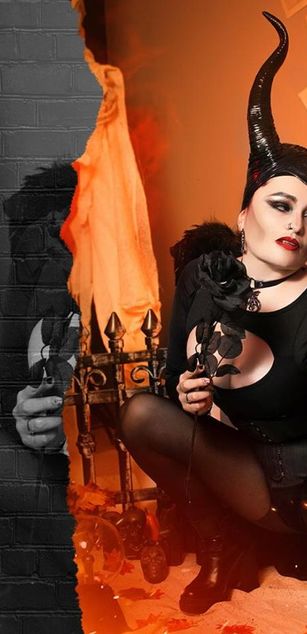 Model - AmaranthaVelmet striptease