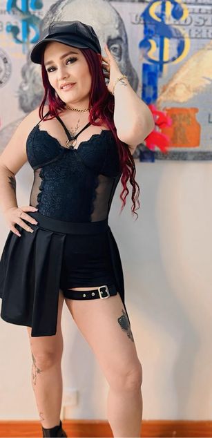 Model - AmaranthaVelmet striptease