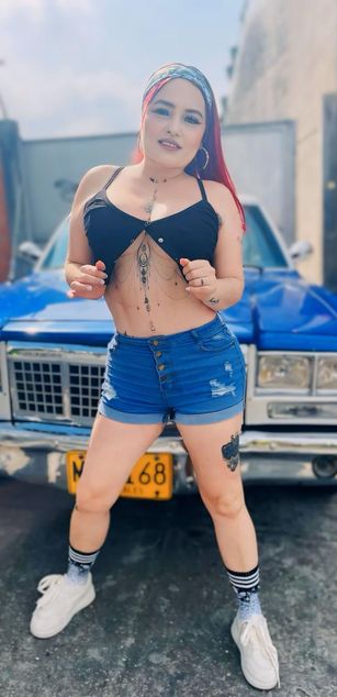 Model - AmaranthaVelmet striptease