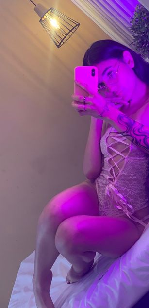 Model - Violet Blaze blowjob