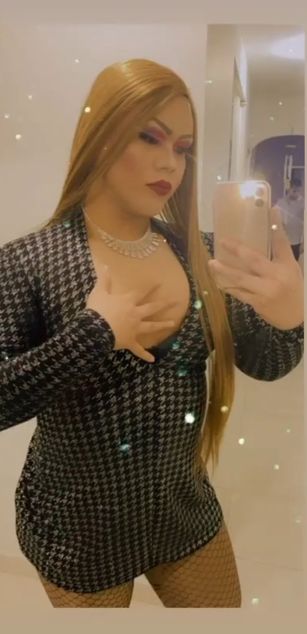 Model - Valentina curvy