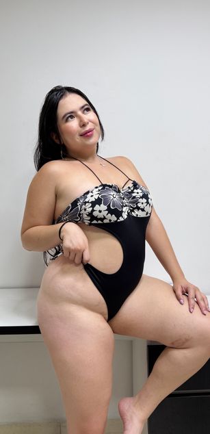 Model - Anahi Vega 18