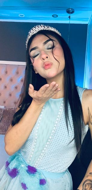 Model - Violet Blaze blowjob