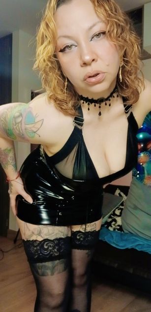 KrystalViolet curvy Model - KrystalViolet curvy