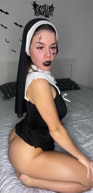 Model - Camiliia strip