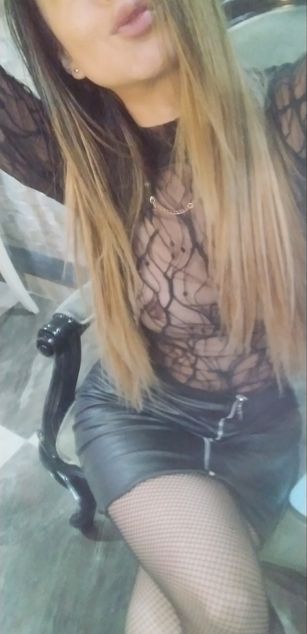 Model - Sarah_hard ass