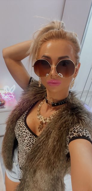 Model - MoniqueBliss bigboobs